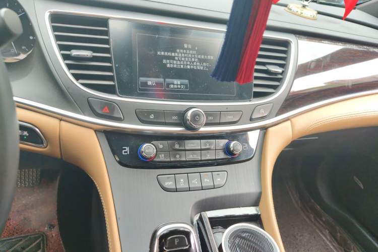 Used Buick LaCrosse 2018 28T Luxury Model Audio And AC Panel