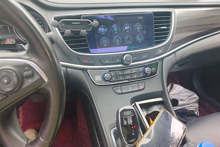Used Buick LaCrosse 2018 20T Elite Edition Audio And AC Panel