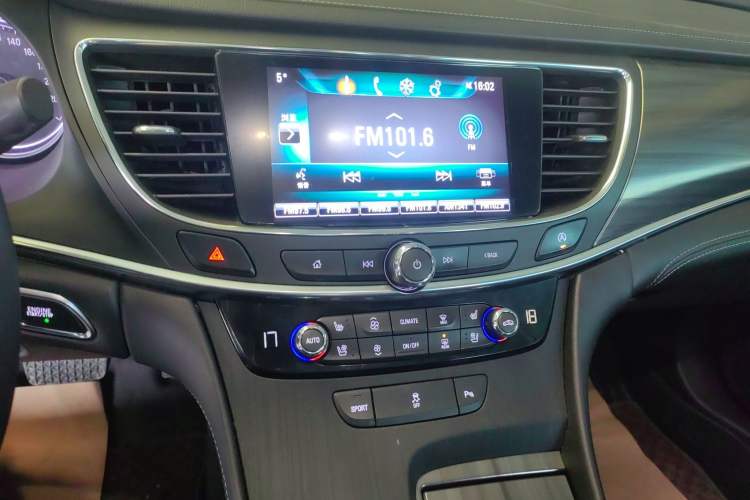 Used Buick LaCrosse 2018 20T Elite Edition Audio And AC Panel