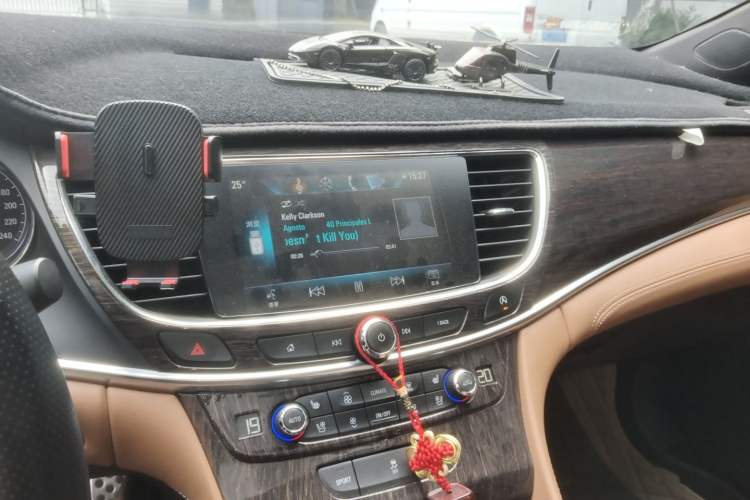 Used Buick LaCrosse 2018 20T Elite Edition Audio And AC Panel