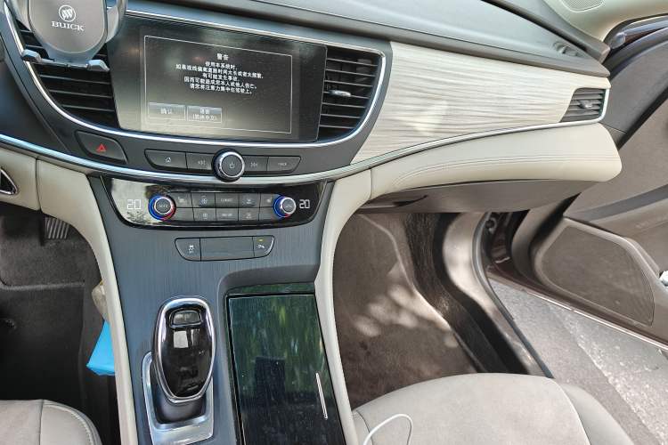 Used Buick LaCrosse 2018 30H Elite Edition Audio And AC Panel