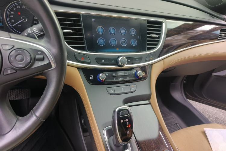 Used Buick LaCrosse 2018 28T Elite Edition Audio And AC Panel