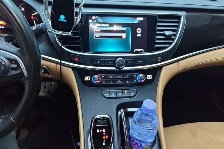 Used Buick LaCrosse 2018 28T Luxury Model Audio And AC Panel