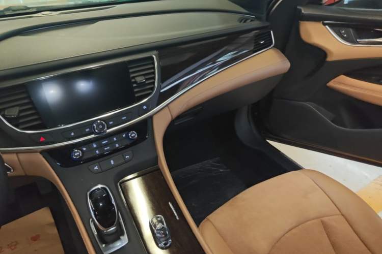 Used Buick LaCrosse 2018 28T Elite Edition Audio And AC Panel