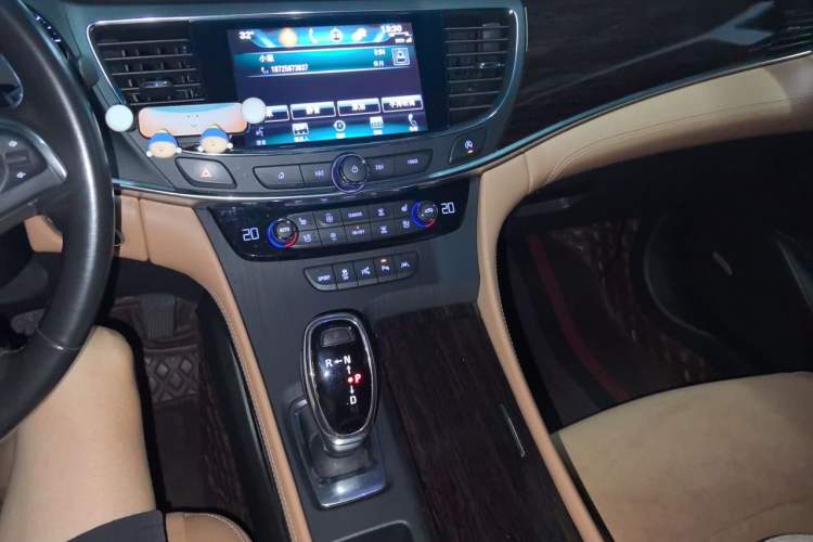 Used Buick LaCrosse 2018 28T Luxury Model Audio And AC Panel
