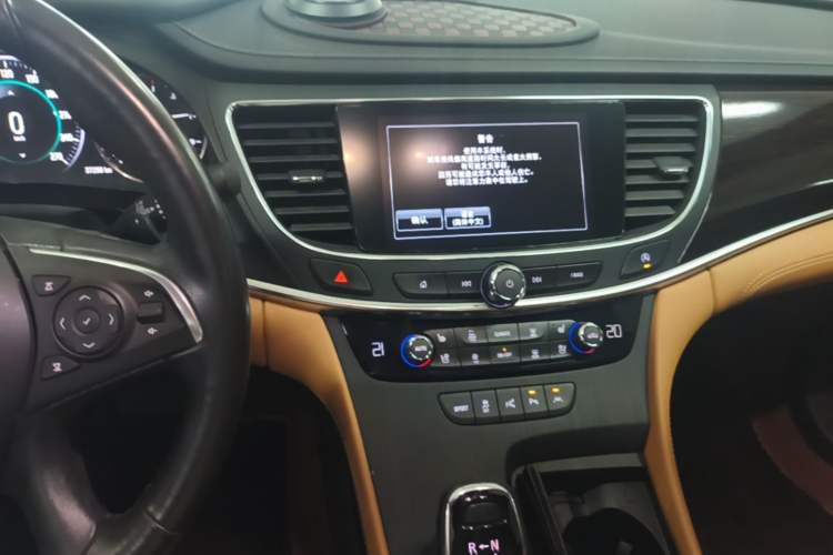 Used Buick LaCrosse 2018 28T Luxury Model Audio And AC Panel
