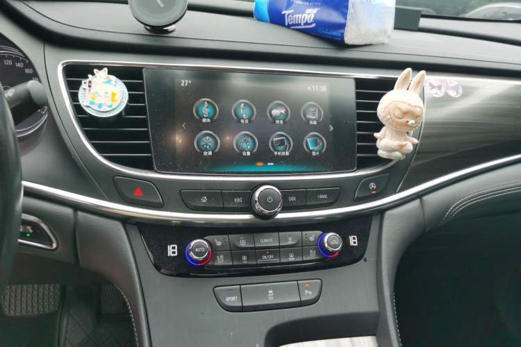 Used Buick LaCrosse 2018 20T Elite Edition Audio And AC Panel
