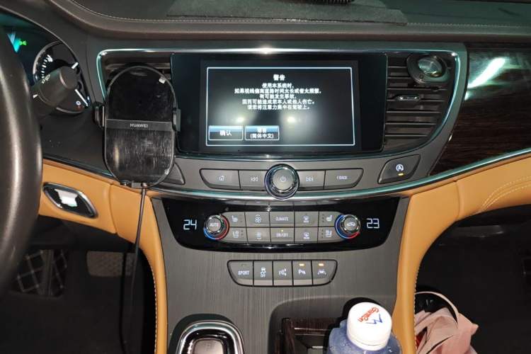 Used Buick LaCrosse 2018 20T Luxury Model Audio And AC Panel