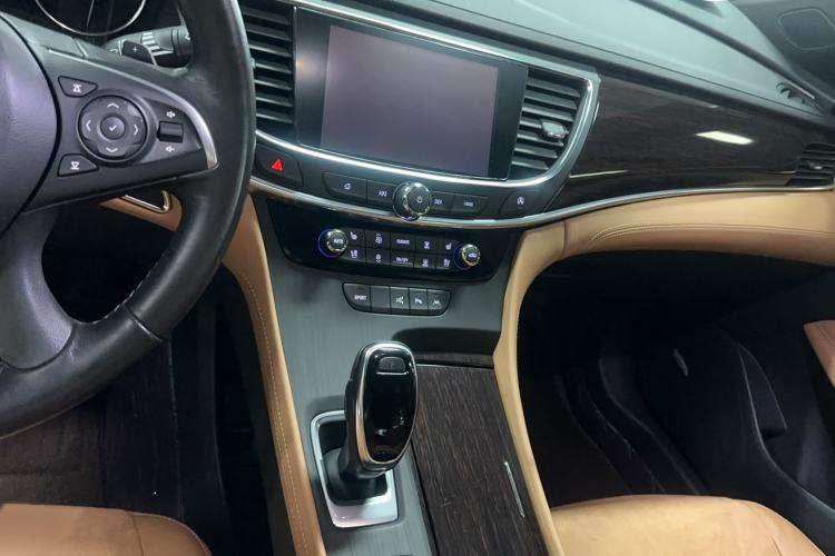 Used Buick LaCrosse 2018 28T Luxury Model Audio And AC Panel