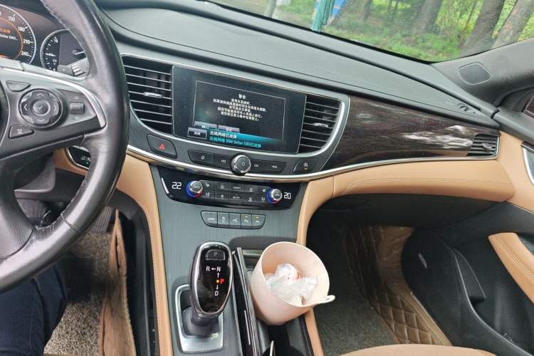 Used Buick LaCrosse 2018 28T Luxury Model Audio And AC Panel