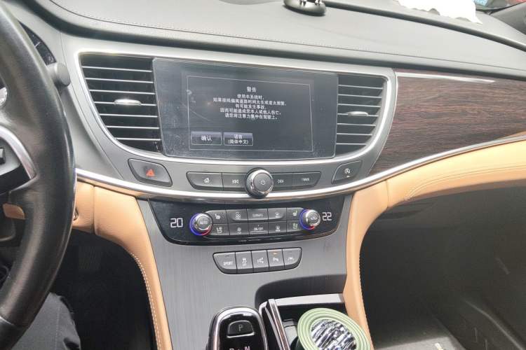 Used Buick LaCrosse 2018 28T Luxury Model Audio And AC Panel