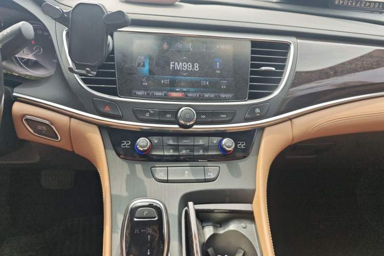 Used Buick LaCrosse 2018 28T Elite Edition Audio And AC Panel