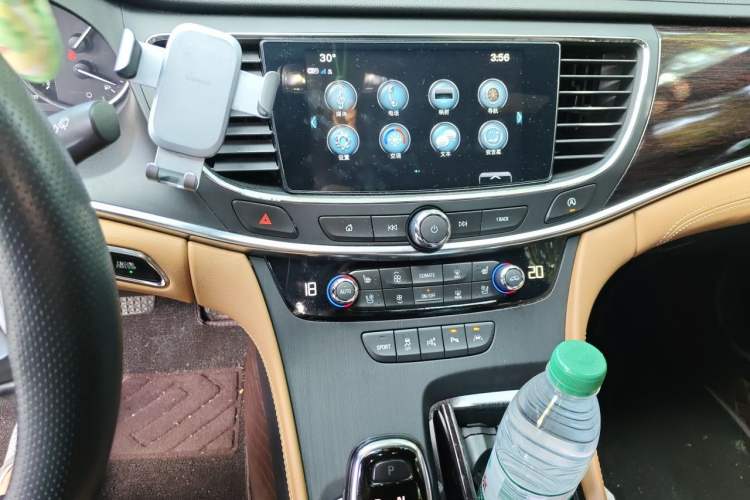 Used Buick LaCrosse 2018 28T Luxury Model Audio And AC Panel