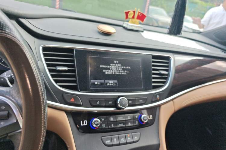 Used Buick LaCrosse 2018 28T Luxury Model Audio And AC Panel