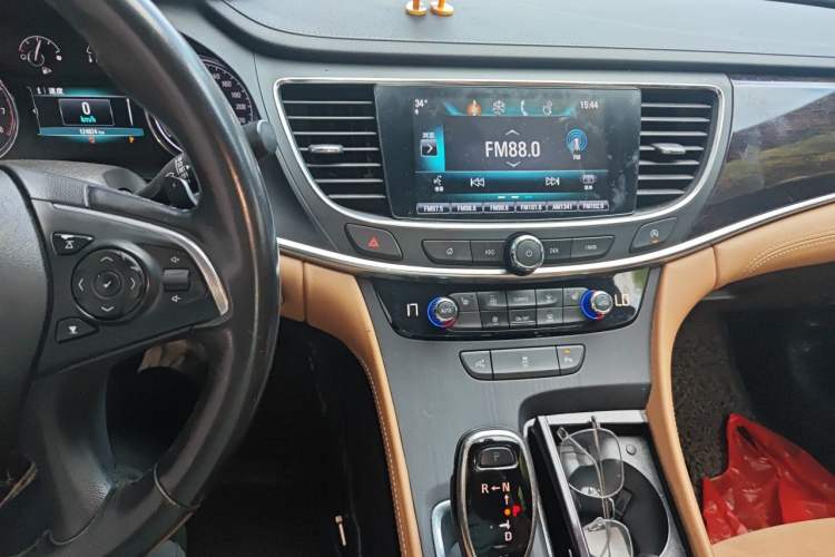 Used Buick LaCrosse 2018 28T Elite Edition Audio And AC Panel