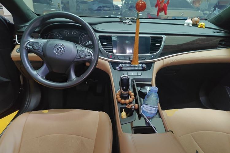 Used Buick LaCrosse 2018 28T Elite Edition Center Console