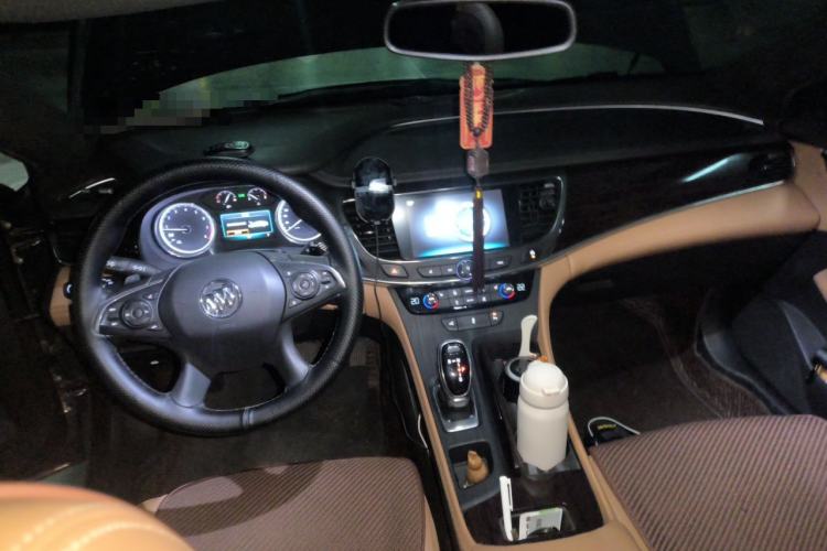 Used Buick LaCrosse 2018 28T Elite Edition Center Console