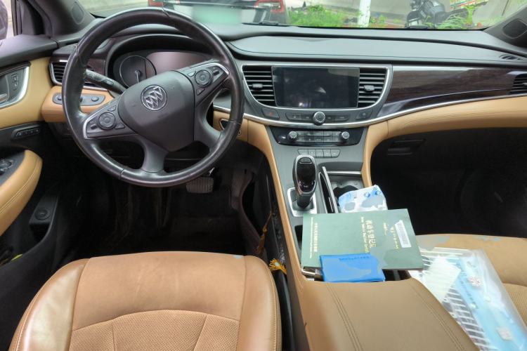 Used Buick LaCrosse 2018 28T Luxury Model Center Console