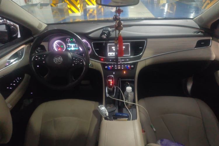 Used Buick LaCrosse 2018 30H Elite Edition Center Console