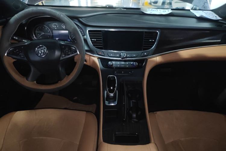 Used Buick LaCrosse 2018 28T Elite Edition Center Console
