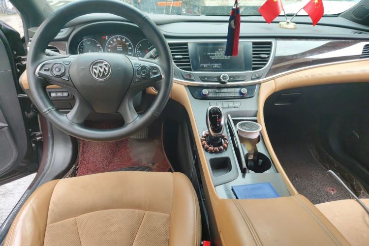 Used Buick LaCrosse 2018 28T Luxury Model Center Console