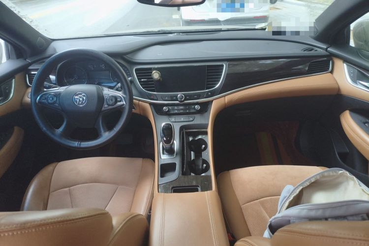 Used Buick LaCrosse 2018 28T Elite Edition Center Console