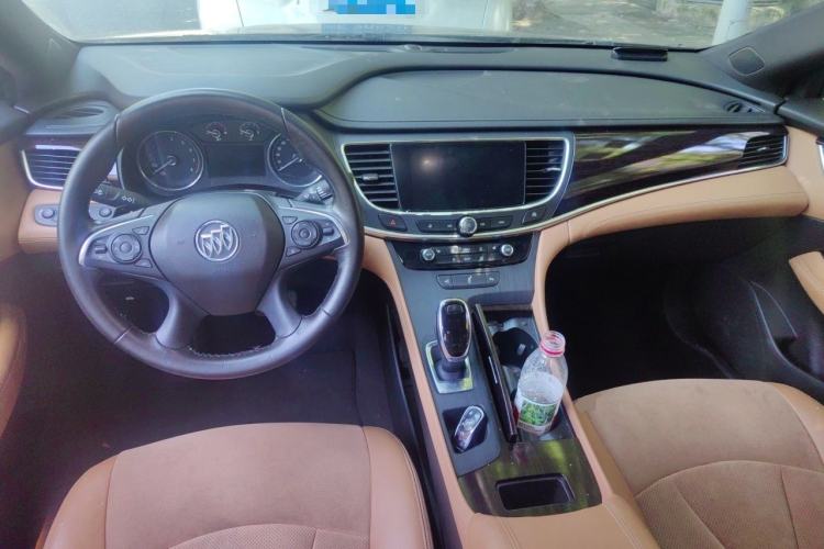 Used Buick LaCrosse 2018 28T Elite Edition Center Console