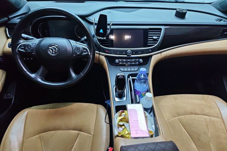 Used Buick LaCrosse 2018 28T Luxury Model Center Console