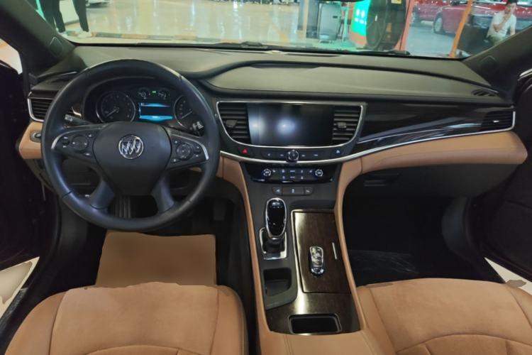 Used Buick LaCrosse 2018 28T Elite Edition Center Console