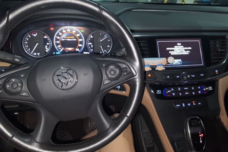 Used Buick LaCrosse 2018 28T Luxury Model Center Console