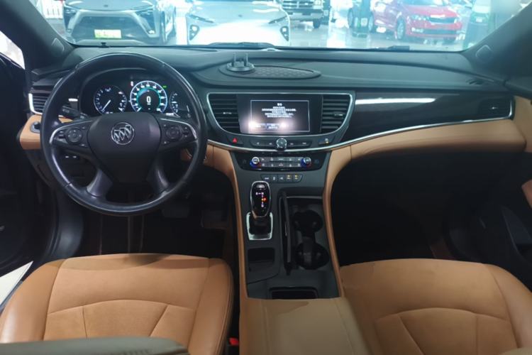 Used Buick LaCrosse 2018 28T Luxury Model Center Console