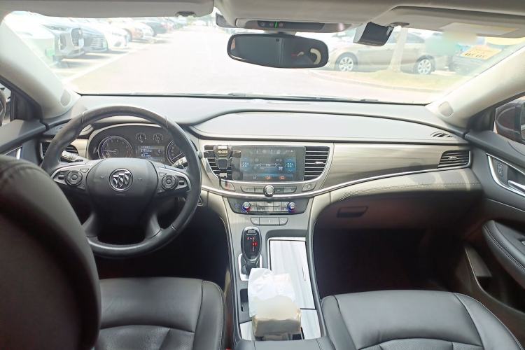 Used Buick LaCrosse 2018 20T Elite Edition Center Console