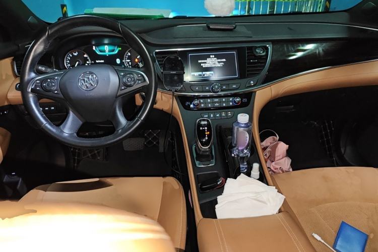 Used Buick LaCrosse 2018 20T Luxury Model Center Console