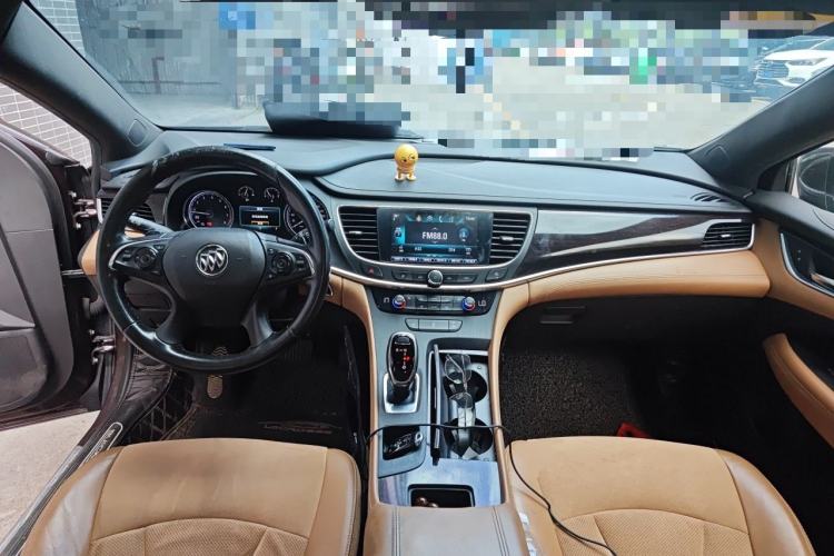 Used Buick LaCrosse 2018 28T Elite Edition Center Console