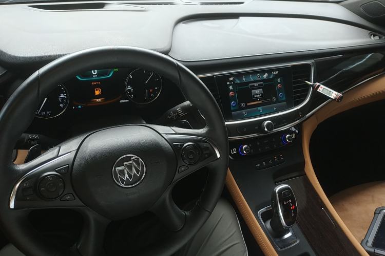 Used Buick LaCrosse 2018 20T Luxury Model Center Console