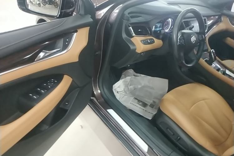 Used Buick LaCrosse 2018 28T Elite Edition Driver Seat