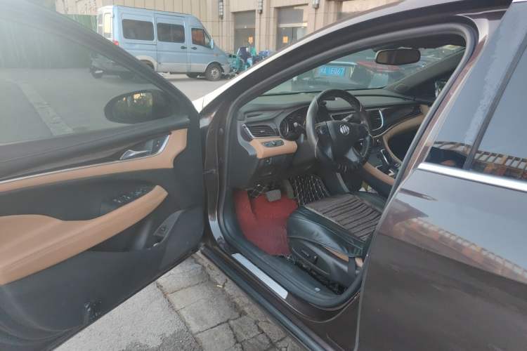Used Buick LaCrosse 2018 28T Elite Edition Driver Seat