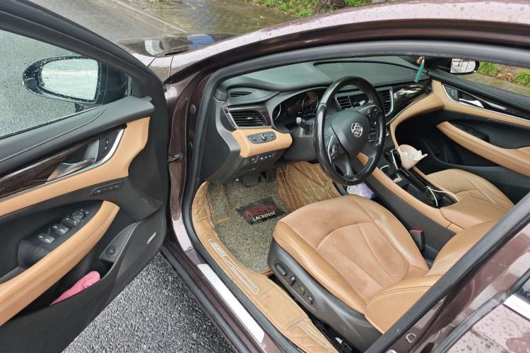 Used Buick LaCrosse 2018 28T Luxury Model Driver Seat