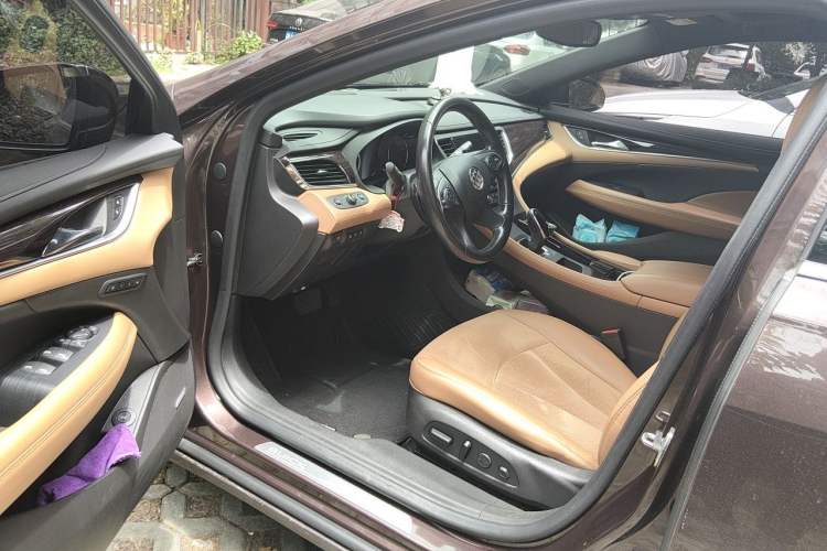 Used Buick LaCrosse 2018 28T Luxury Model Driver Seat