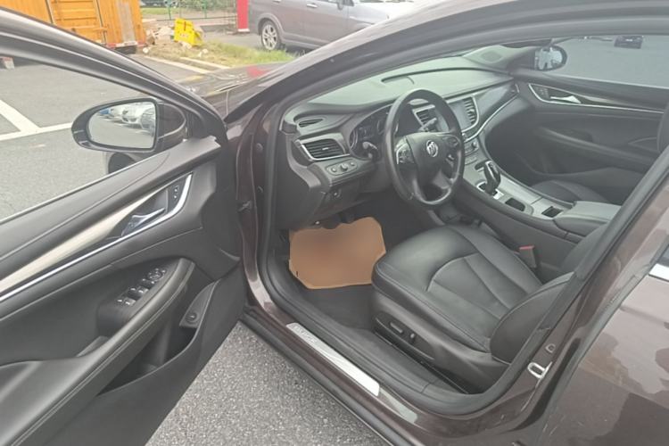 Used Buick LaCrosse 2018 20T Elite Edition Driver Seat