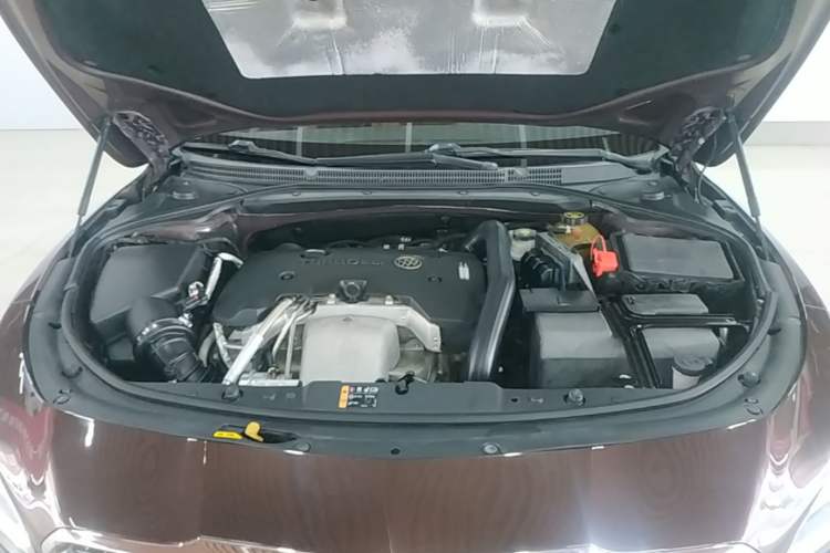 Used Buick LaCrosse 2018 28T Elite Edition Engine Bay