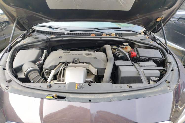 Used Buick LaCrosse 2018 28T Luxury Model Engine Bay