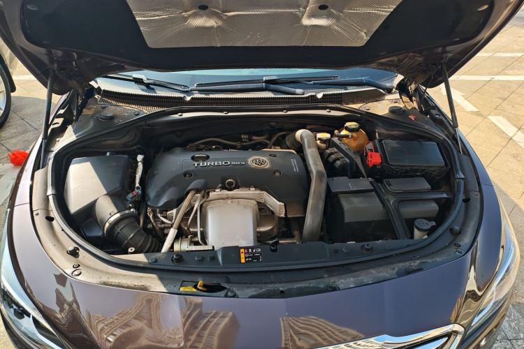 Used Buick LaCrosse 2018 28T Elite Edition Engine Bay