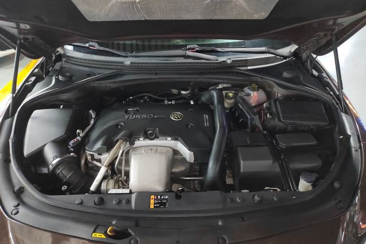 Used Buick LaCrosse 2018 28T Elite Edition Engine Bay