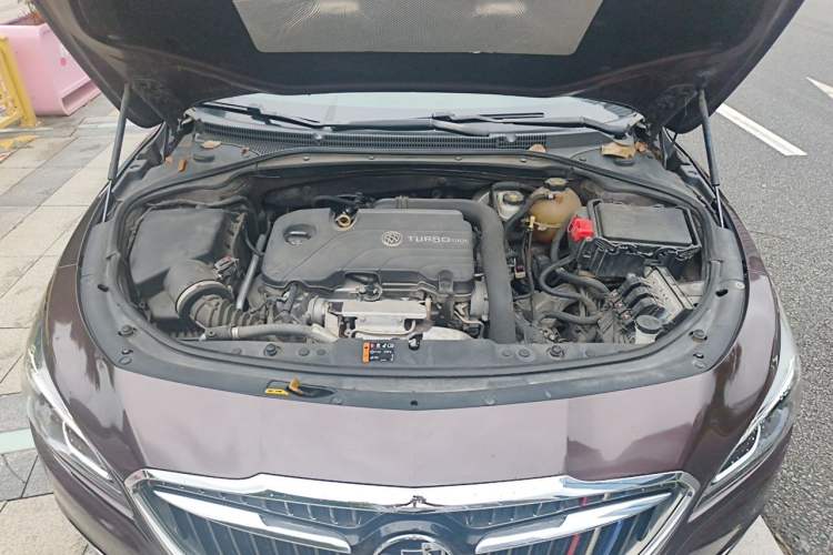 Used Buick LaCrosse 2018 20T Elite Edition Engine Bay