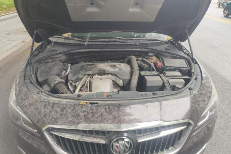 Used Buick LaCrosse 2018 28T Elite Edition Engine Bay