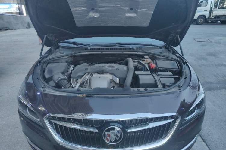 Used Buick LaCrosse 2018 28T Elite Edition Engine Bay