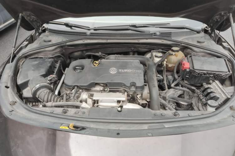 Used Buick LaCrosse 2018 20T Elite Edition Engine Bay