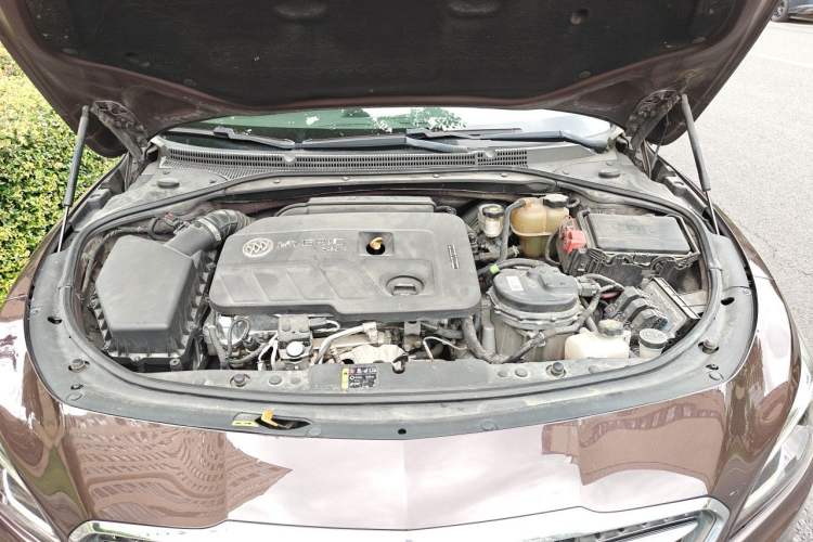 Used Buick LaCrosse 2018 30H Elite Edition Engine Bay