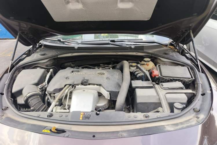 Used Buick LaCrosse 2018 28T Elite Edition Engine Bay